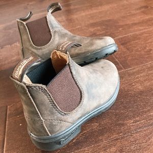 kids blundstones